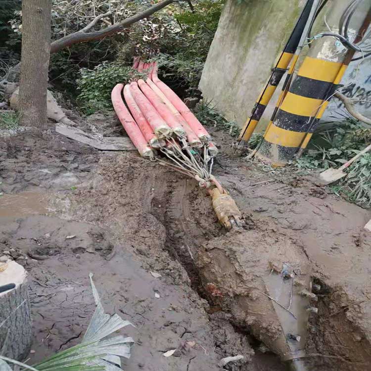 苏尼特右拖拉管